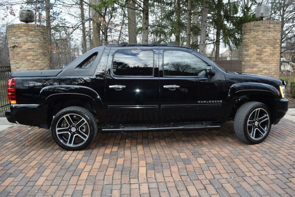 2012 Chevrolet Avalanche Z71 Off Road LT Edition Lift