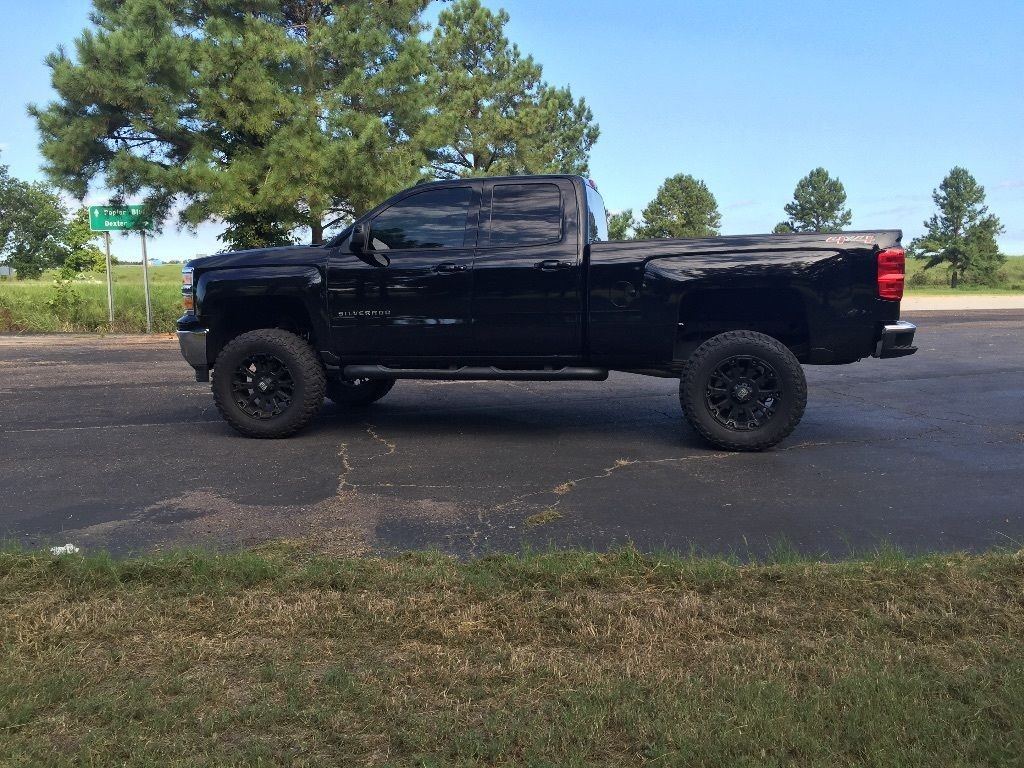 2014 Chevy Silverado 1500 w/ Fabtech lift