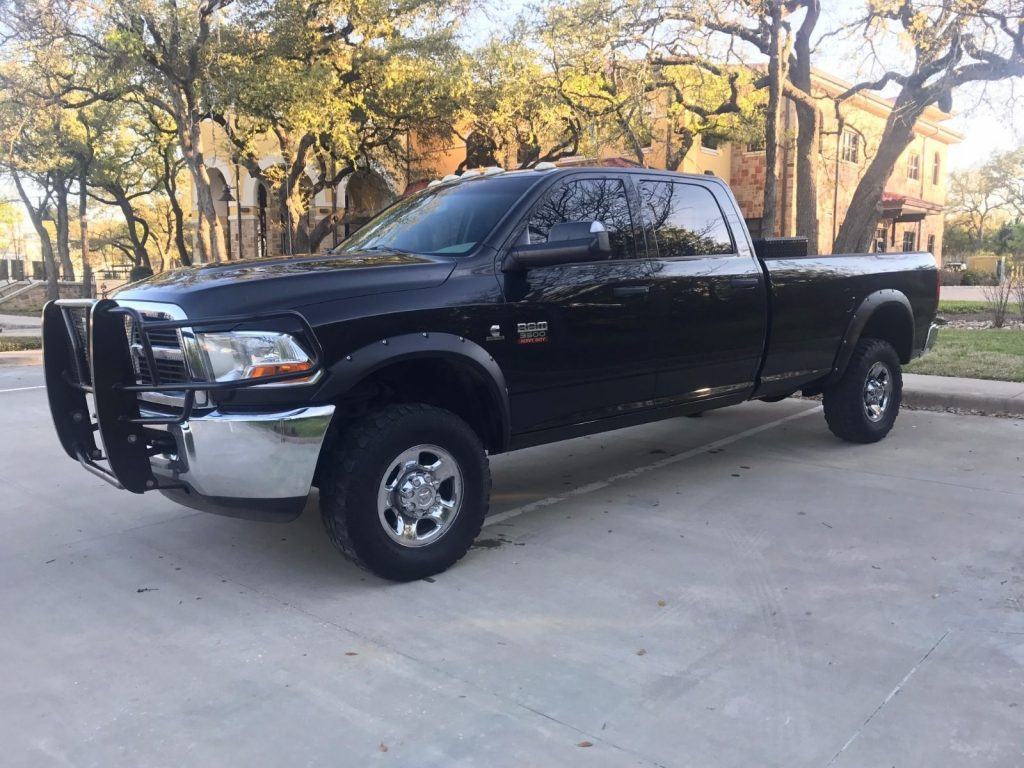 Clean Texas truck 2011 Dodge Ram 3500 SLT lifted