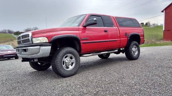 Modified & equipped 2001 Dodge Ram 2500 SLT lifted