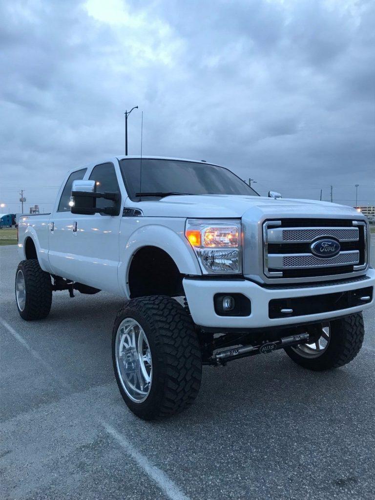 Absolutely flawless 2015 Ford F 250 PLATINUM lifted