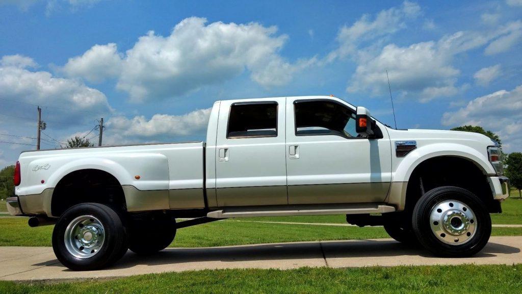 Awesome looking 2008 Ford F 450 Lariat lifted truck