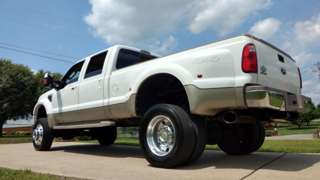 Awesome looking 2008 Ford F 450 Lariat lifted truck