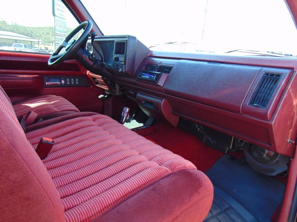 Burgundy hauler 1993 Chevrolet Pickups lifted