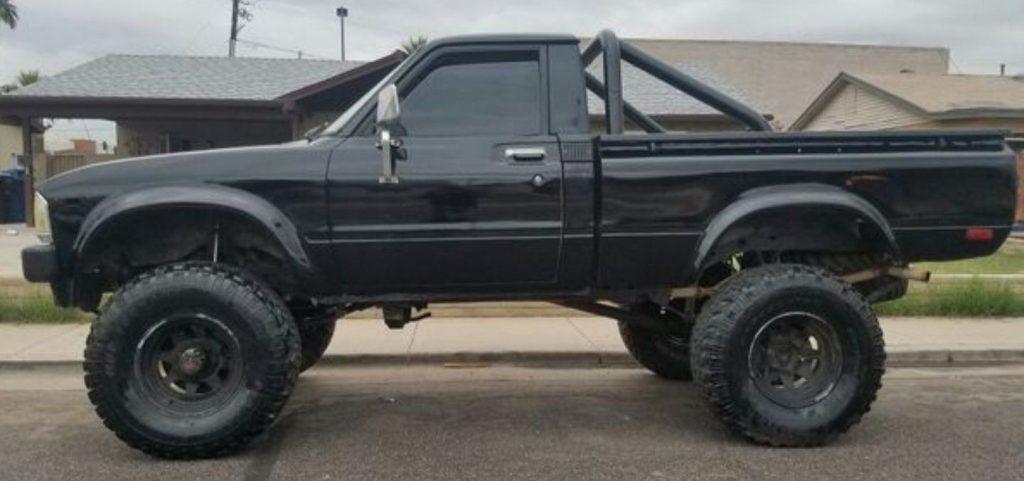 Great truck 1982 Toyota Sr5 lifted