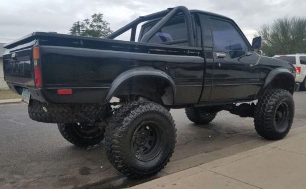 Great truck 1982 Toyota Sr5 lifted