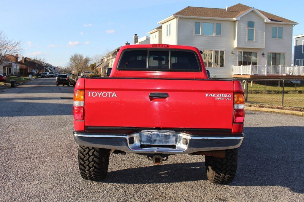 Lots of extras 2001 Toyota Tacoma SR5 lifted truck