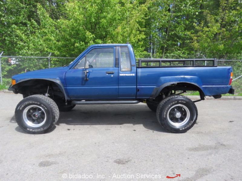 Off roader 1983 Toyota Pickup Base Standard Cab lifted truck