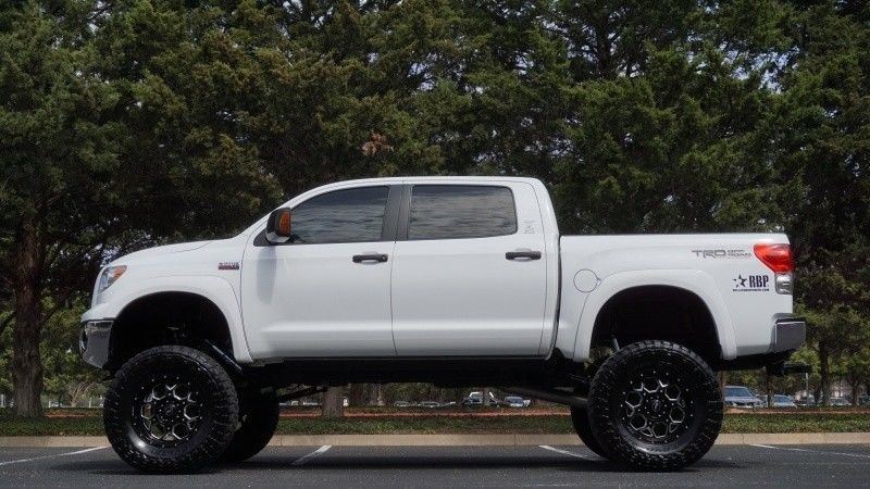 Show stopper 2008 Toyota Tundra Crewmax lifted truck