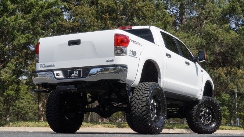 Show stopper 2008 Toyota Tundra Crewmax lifted truck