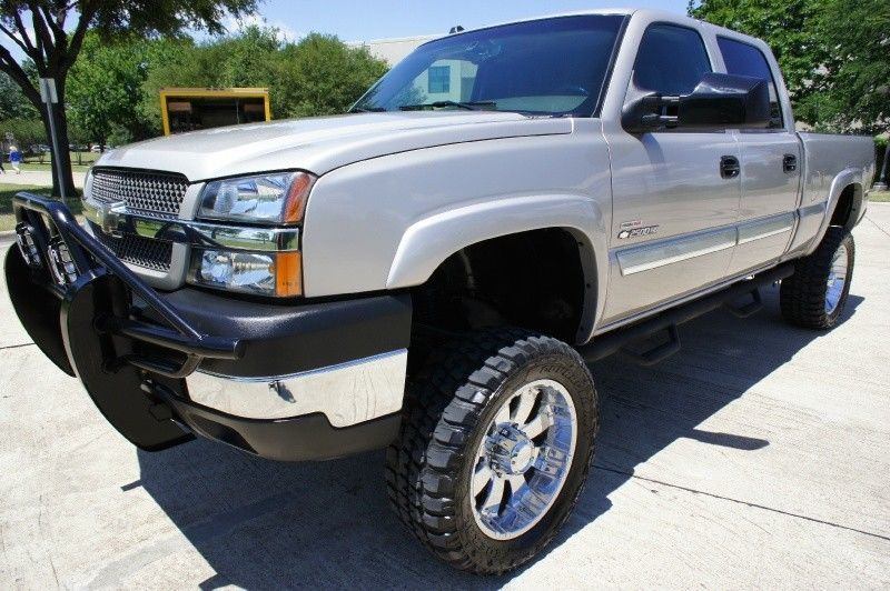 Well equipped 2004 Chevrolet Silverado 2500 Crew Cab lifted truck