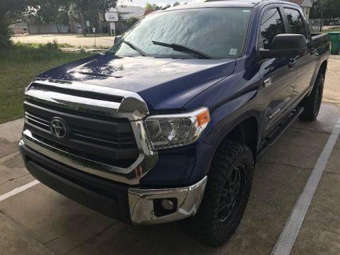 Clean and nice 2014 Toyota Tundra SR5 Crew Cab Pickup lifted for sale