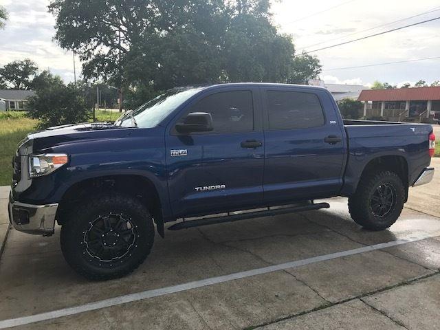 Clean and nice 2014 Toyota Tundra SR5 Crew Cab Pickup lifted