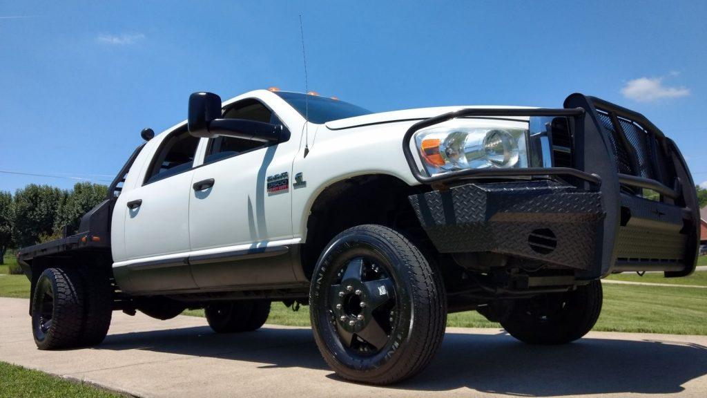 Lift bed 2008 Dodge Ram 3500 lifted