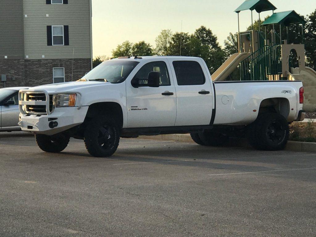 Special MODS 2008 GMC Sierra 3500 lifted truck