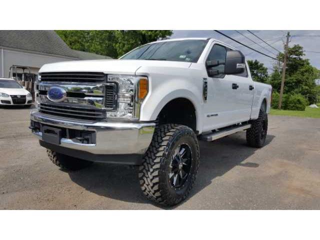 Low miles 2017 Ford F 250 Super Duty XLT lifted