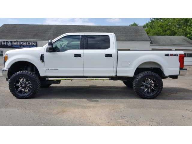Low miles 2017 Ford F 250 Super Duty XLT lifted