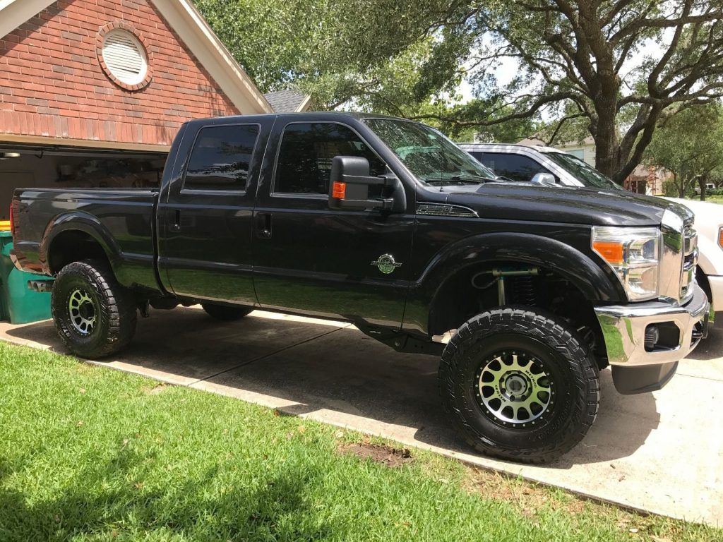 Super clean 2014 Ford F 250 lariat lifted