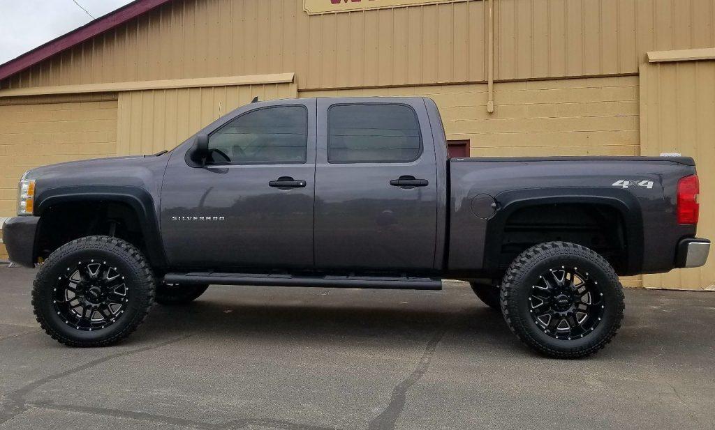 professionally built 2011 Chevrolet Silverado 1500 lifted