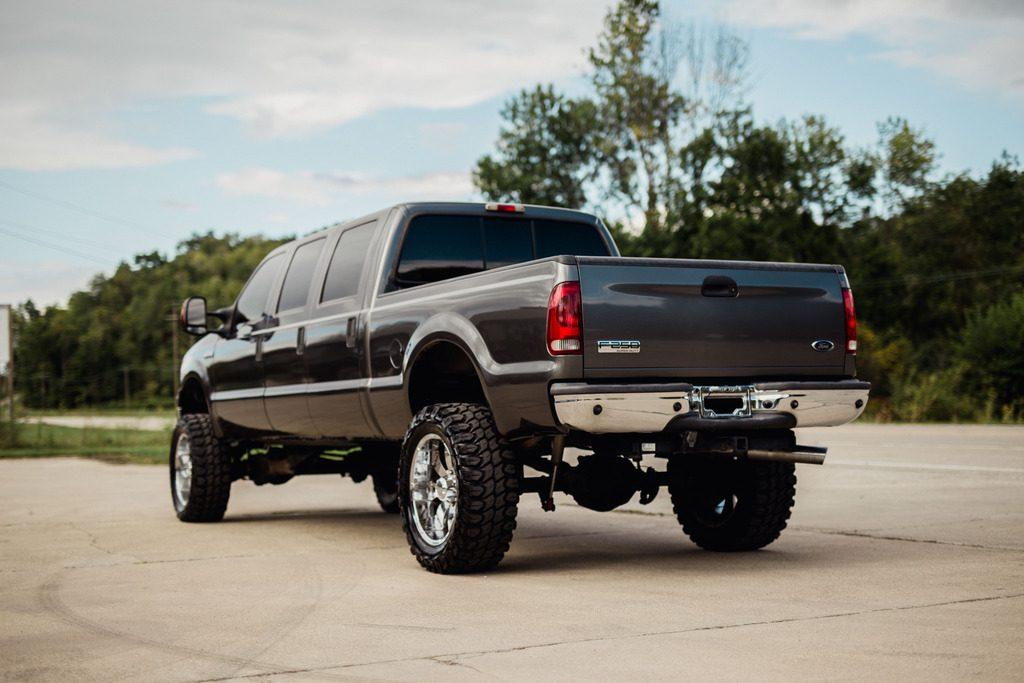 custom built 2006 Ford F 250 lifted