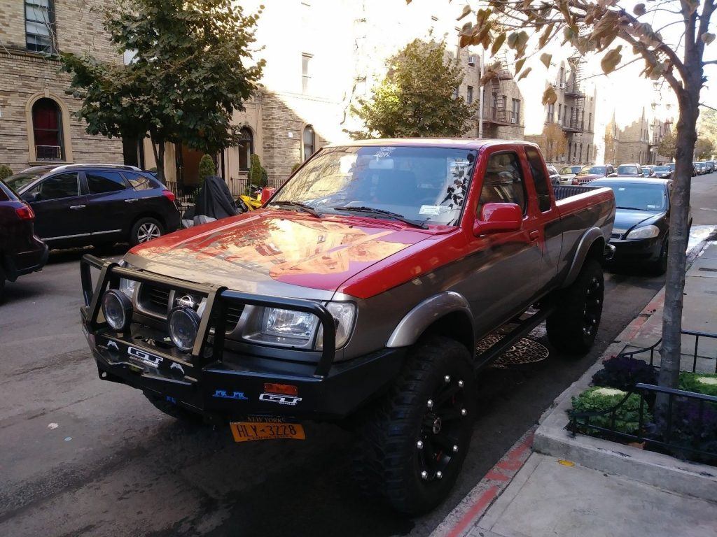 King cab 1999 Nissan Frontier lifted