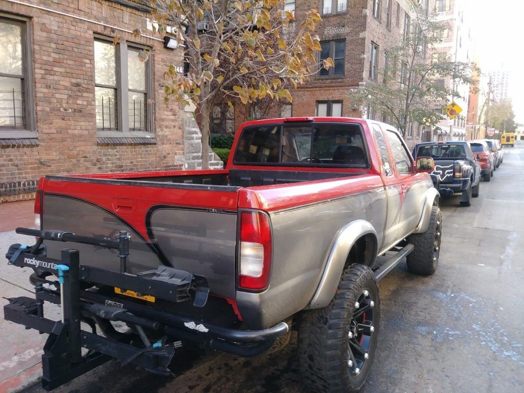 King cab 1999 Nissan Frontier lifted