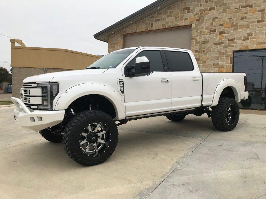 very low miles 2017 Ford F 250 Ultimate PLATINUM lifted