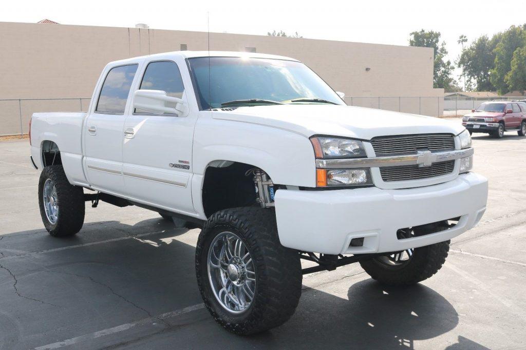 everything works 2003 Chevrolet Silverado 2500 lifted