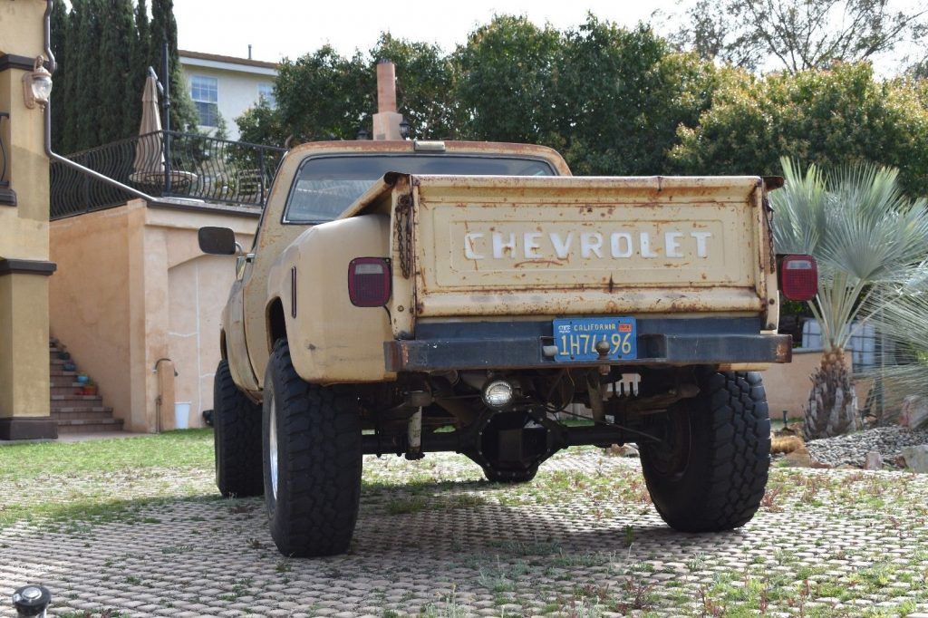 vintage 1975 Chevrolet Pickups lifted