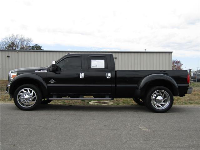 well optioned 2011 Ford F 450 Lariat lifted
