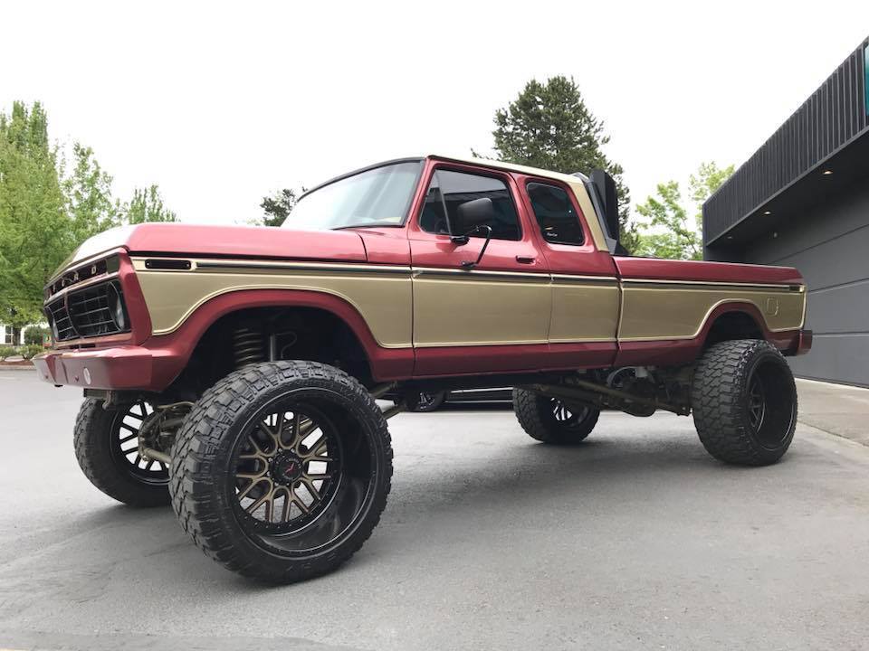 newer engine 1977 Ford F 350 LARIAT lifted