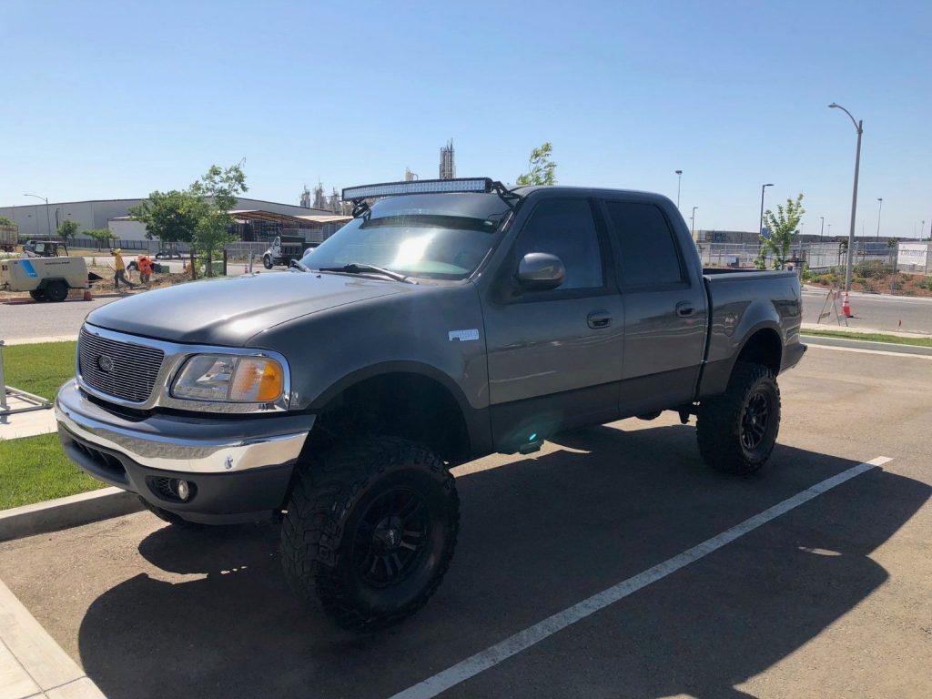 runs and drives great 2003 Ford F 150 Lariat lifted
