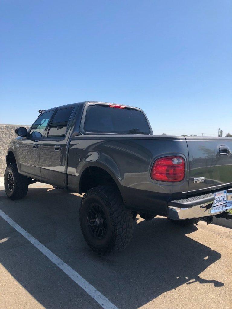 runs and drives great 2003 Ford F 150 Lariat lifted
