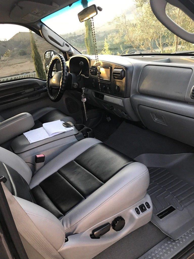 custom interior 2005 Ford F 250 lifted