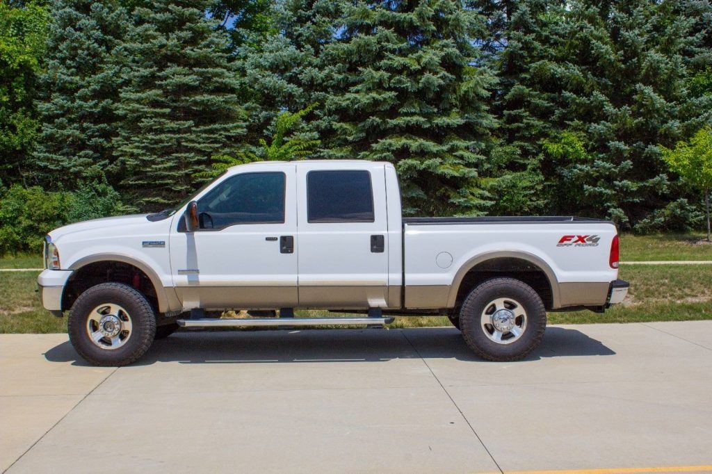 upgraded 2005 Ford F 250 4WD Lariat lifted