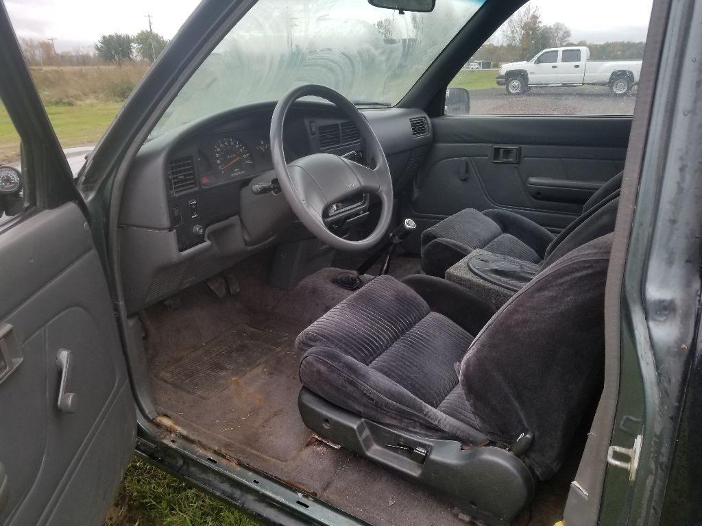 needs repair 1990 Toyota Pickup lifted