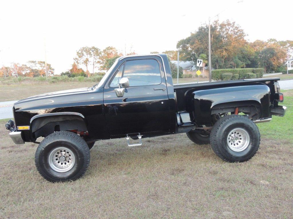 clean 1987 Chevrolet Pickups Scottsdale lifted