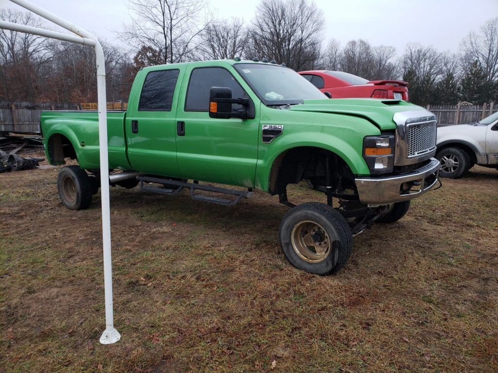 running 2000 Ford F 350 lifted