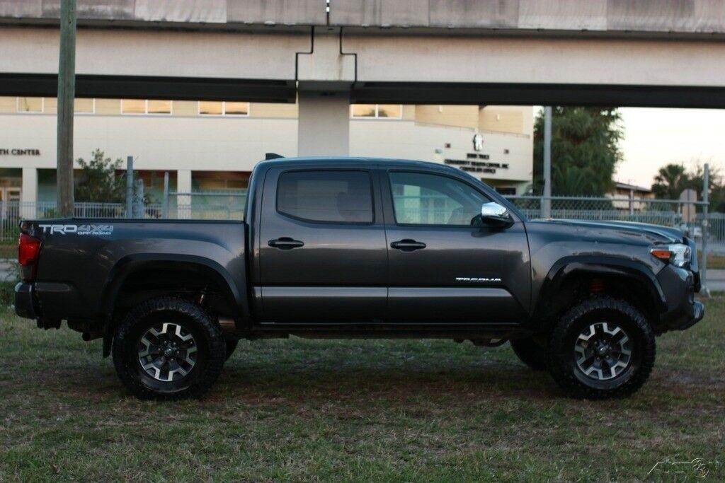 loaded with goodies 2018 Toyota Tacoma TRD lifted