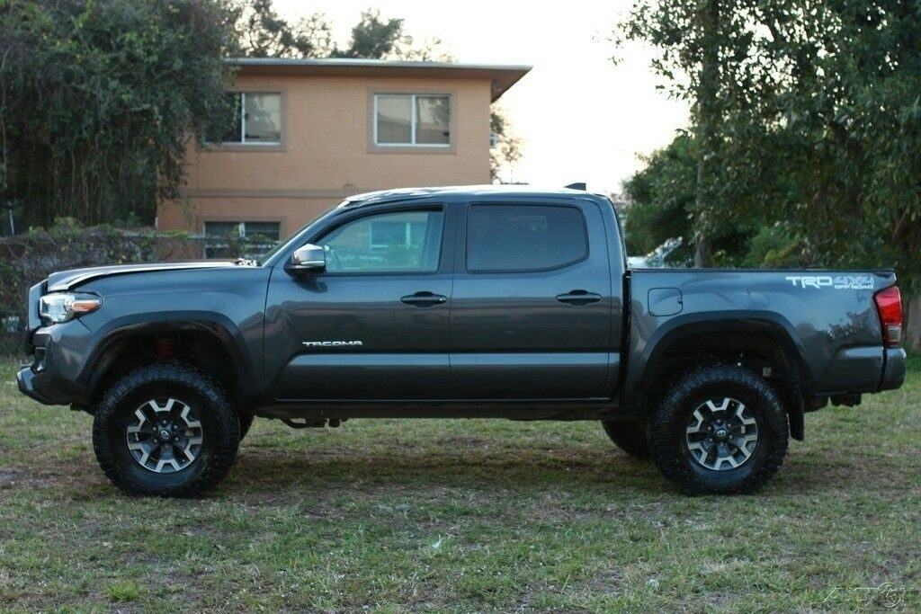 loaded with goodies 2018 Toyota Tacoma TRD lifted