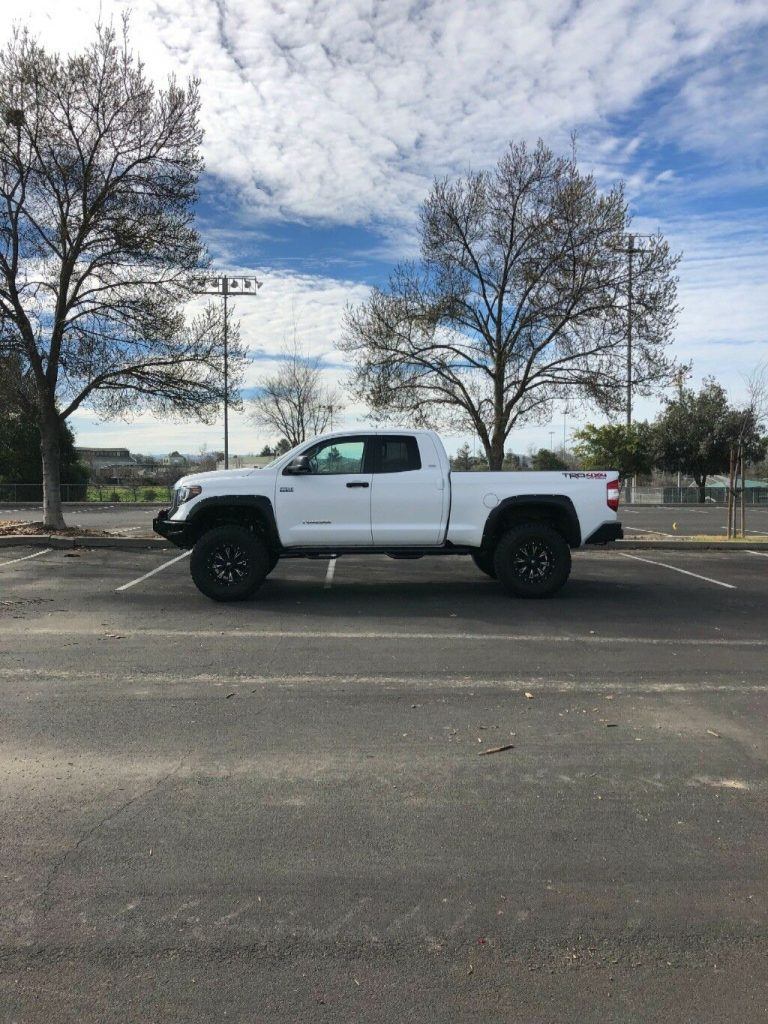 well equipped 2015 Toyota Tundra Double cab lifted