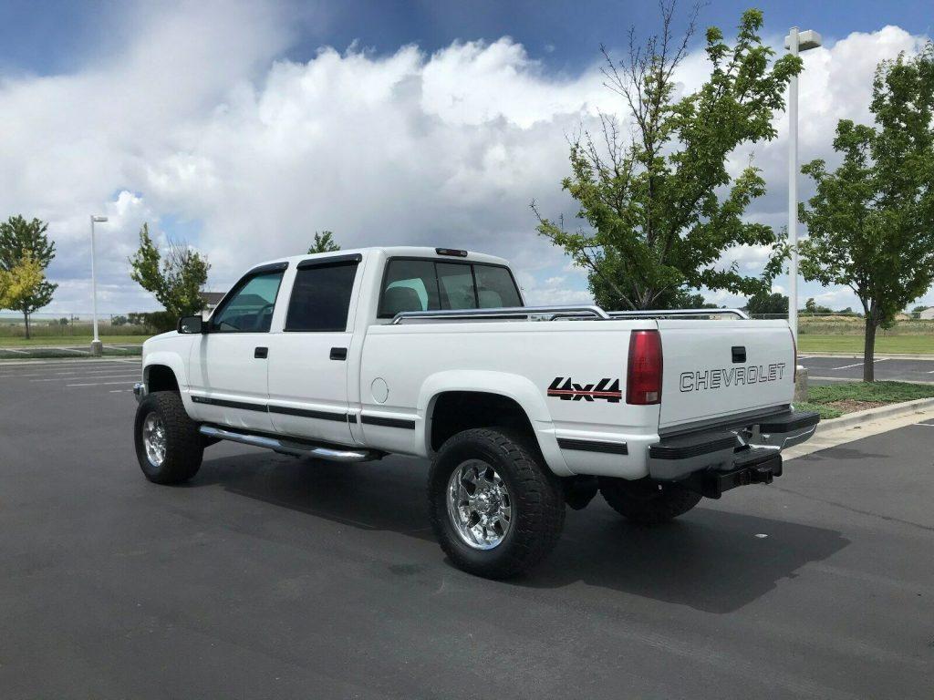 loaded with goodies 2000 Chevrolet C/K 2500 Silverado lifted