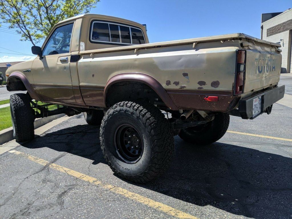 nicely upgraded 1979 Toyota SR5 Pickup lifted