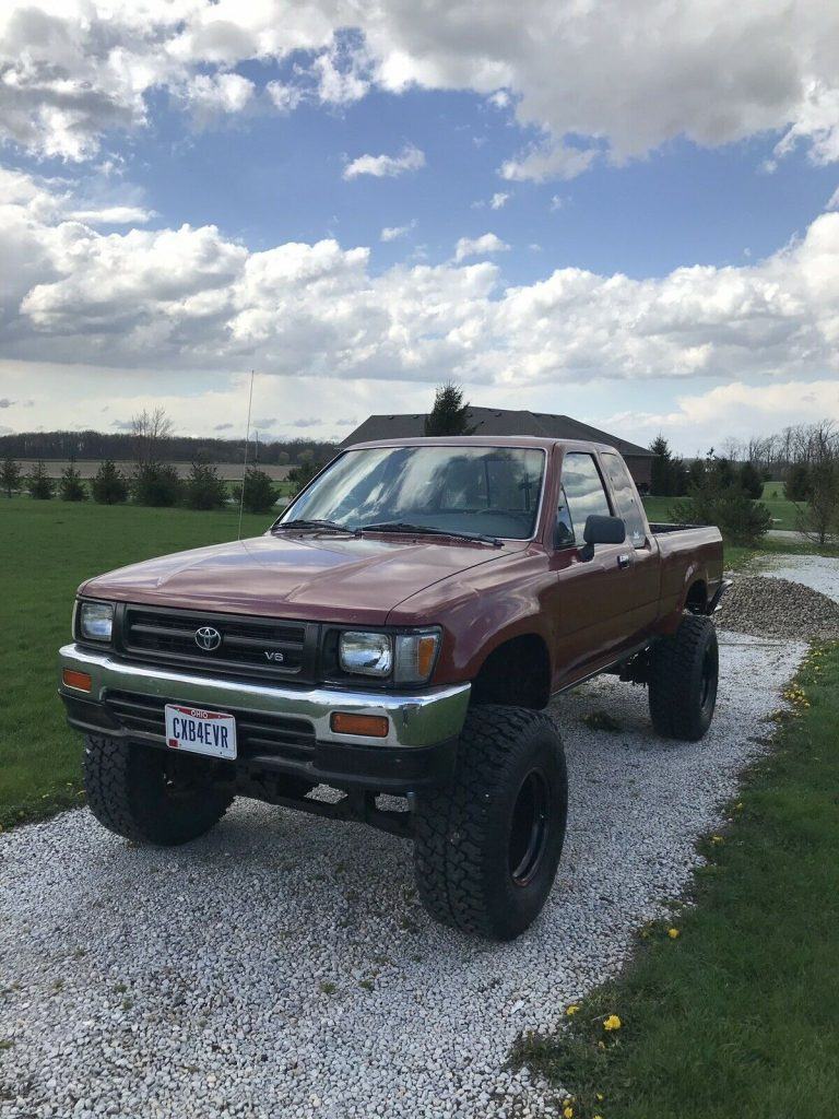 very nice 1994 Toyota Hilux Pickup lifted