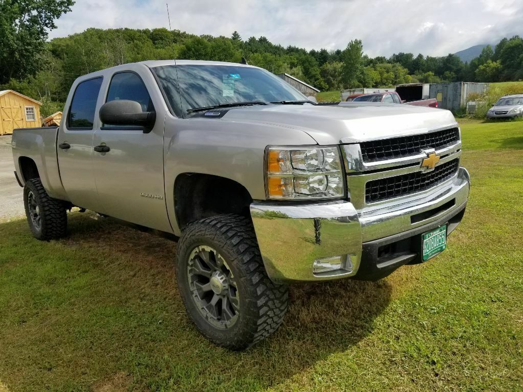 well maintained 2007 Chevrolet Silverado 2500 lifted