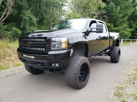 well modified 2007 Chevrolet Silverado 2500 HD LT Z71 lifted for sale