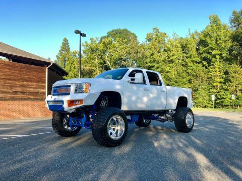 totally awesome 2011 GMC Sierra 2500 SLT lifted for sale