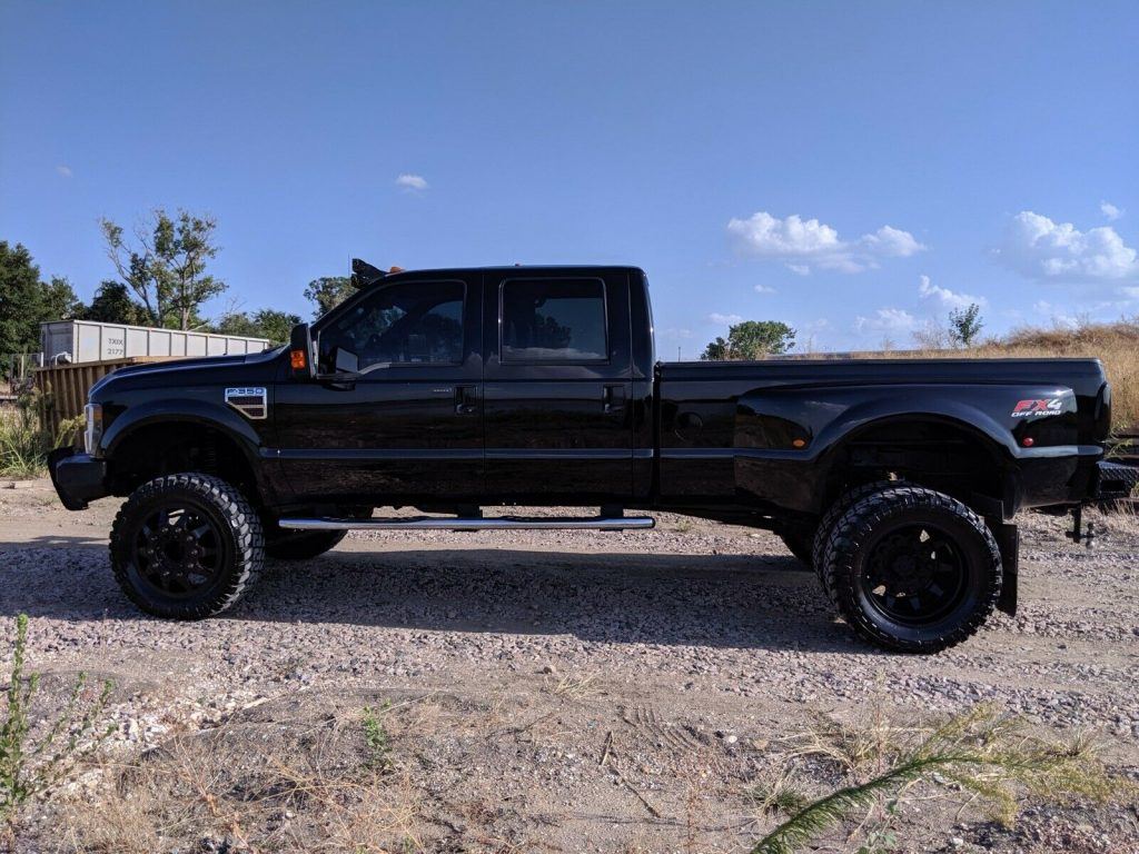 well modified 2010 Ford F 350 Lariat lifted