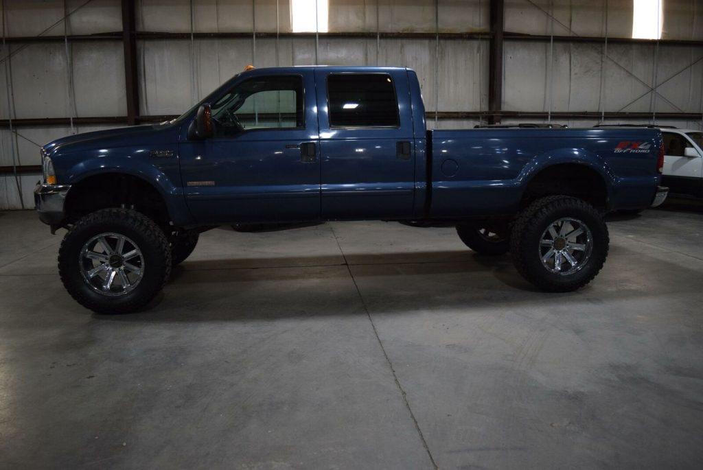 very nice 2004 Ford F 250 Lariat lifted