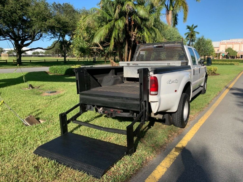 lift gate 2005 Ford F 350 LARIAT lifted
